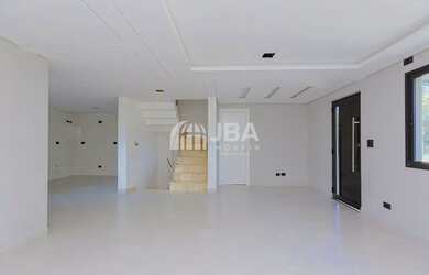 Imagem: A casa possui 3 Dormitórios, 3 Banheiros, 2 Vagas na garagem