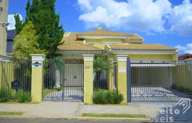 Imagem: A casa possui 3 Dormitórios, 5 Banheiros, 4 Vagas na garagem