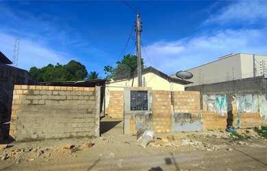 Imagem: A casa possui 5 Dormitórios, 3 Banheiros, 2 Vagas na garagem