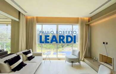 Imagem: O apartamento possui 3 Dormitórios, 5 Banheiros, 5 Vagas na