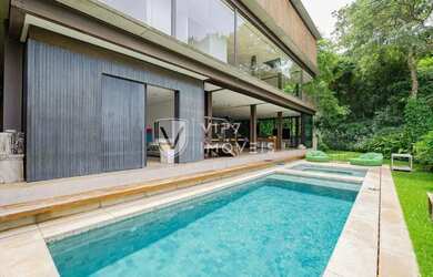 Imagem: A casa em condomínio possui 5 Dormitórios, 5 Banheiros, 4