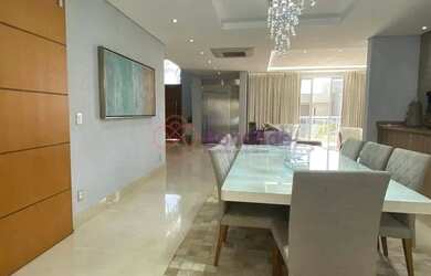 Imagem: A casa possui 3 Dormitórios, 5 Banheiros, 4 Vagas na garagem