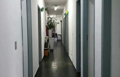 Imagem: O depósito possui 3 Vagas na garagem e 400m² de Área e está