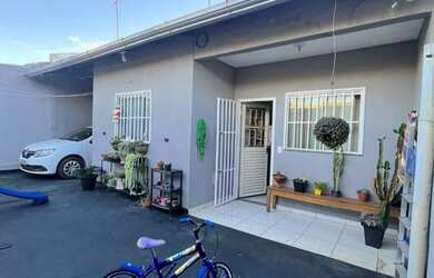 Imagem: A casa em condomínio possui 2 Dormitórios, 1 Banheiro, 3 Vagas