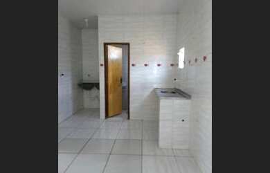 Imagem: A casa possui 2 Dormitórios e 1 Banheiro e está localizado