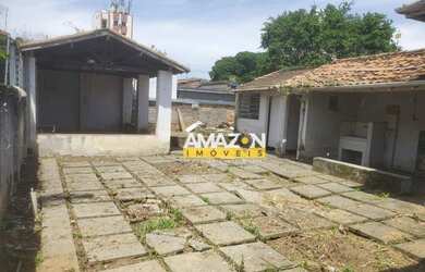 Imagem: A casa em condomínio possui 4 Dormitórios, 2 Banheiros, 440m²