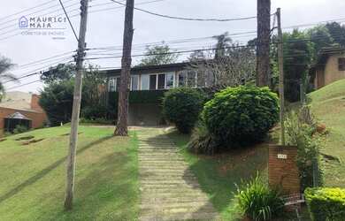 Imagem: A casa possui 3 Dormitórios, 2 Banheiros, 5 Vagas na garagem