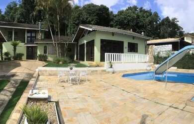 Imagem: A casa em condomínio possui 4 Dormitórios, 4 Banheiros, 4