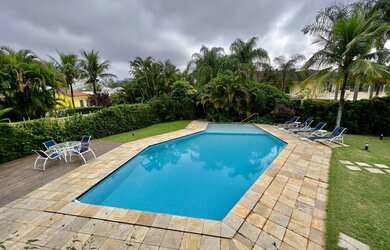 Imagem: Casa para venda tem 945 metros quadrados com 5 suítes, sauna