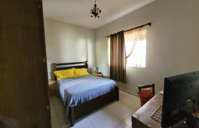 Imagem: A casa possui 2 Dormitórios, 1 Banheiro, 5 Vagas na garagem