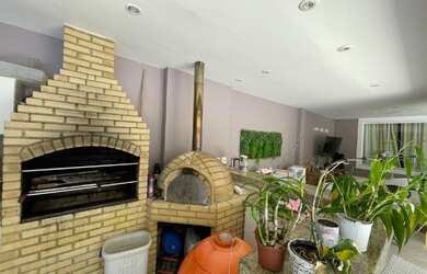 Imagem: A casa em condomínio à venda possui 5 Dormitórios, 5 Banheiros