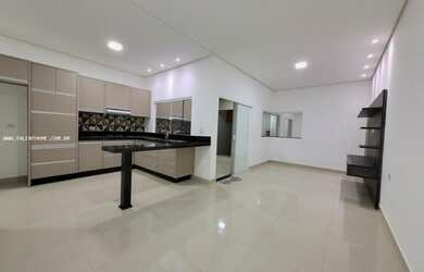 Imagem: A casa em condomínio possui 2 Dormitórios, 2 Banheiros, 2