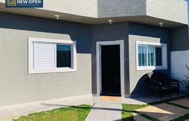 Imagem: A casa possui 2 Dormitórios, 2 Banheiros, 2 Vagas na garagem