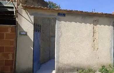 Imagem: A casa possui 1 Dormitório, 2 Banheiros e está localizado