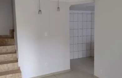 Imagem: A casa possui 2 Dormitórios, 2 Banheiros, 1 Vaga na garagem