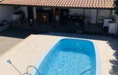 Imagem: A casa possui 3 Dormitórios, 2 Banheiros, 3 Vagas na garagem