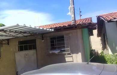 Imagem: A casa possui 2 Dormitórios, 1 Banheiro, 1 Vaga na garagem