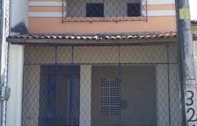 Imagem: A casa possui 2 Dormitórios, 2 Banheiros, 1 Vaga na garagem