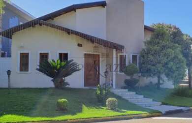 Imagem: A casa em condomínio possui 3 Dormitórios, 4 Banheiros, 4