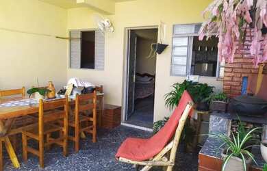 Imagem: A casa possui 2 Dormitórios, 2 Banheiros, 2 Vagas na garagem