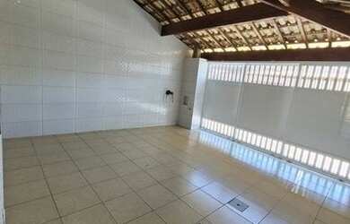 Imagem: A casa possui 3 Dormitórios, 2 Banheiros, 3 Vagas na garagem