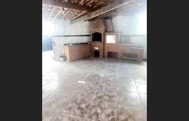 Imagem: A casa possui 2 Dormitórios, 2 Banheiros e 120m² de Área