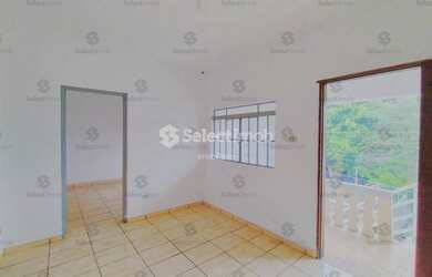 Imagem: A casa possui 2 Dormitórios, 1 Banheiro, 1 Vaga na garagem