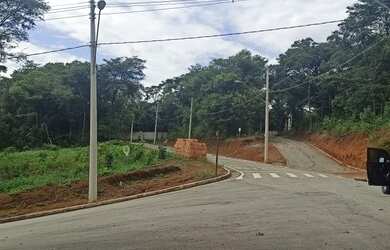 Imagem: O terreno possui 1000m² de Área e está localizado em Matozinhos