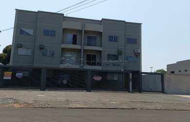 Imagem: O apartamento possui 3 Dormitórios, 1 Banheiro, 2 Vagas na