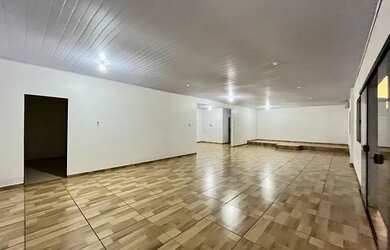 Imagem: O depósito possui 5 Vagas na garagem, 100m² de Área e está