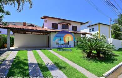 Imagem: A casa em condomínio possui 4 Dormitórios, 5 Banheiros, 4