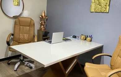 Imagem: A casa possui 4 Dormitórios, 3 Banheiros, 2 Vagas na garagem