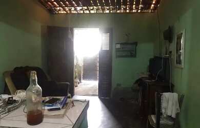 Imagem: A casa possui 5 Dormitórios, 3 Banheiros, 1 Vaga na garagem