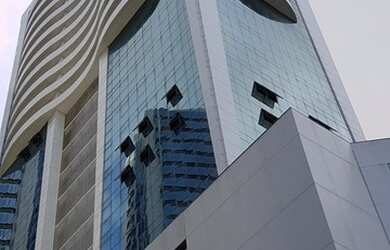 Imagem: O depósito possui 5 Vagas na garagem, 212m² de Área e está