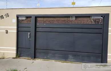 Imagem: A casa possui 2 Dormitórios, 1 Banheiro e 242m² de Área e