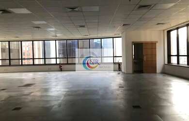 Imagem: O depósito possui 5 Vagas na garagem, 300m² de Área e está