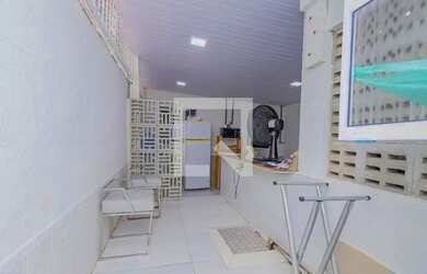 Imagem: O apartamento possui 1 Dormitório, 1 Banheiro, 1 Vaga na garagem