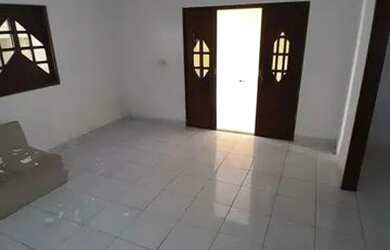 Imagem: A casa possui 3 Dormitórios, 1 Banheiro, 1 Vaga na garagem