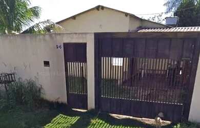 Imagem: A casa possui 3 Dormitórios, 1 Banheiro, 80m² de Área e