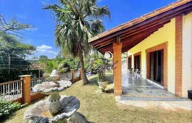 Imagem: A casa em condomínio possui 4 Dormitórios, 4 Banheiros, 5