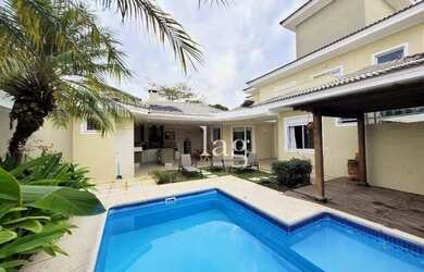 Imagem: A casa em condomínio possui 5 Dormitórios, 5 Banheiros, 4