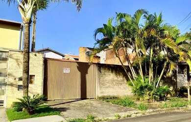 Imagem: A casa possui 1 Dormitório, 2 Banheiros, 5 Vagas na garagem