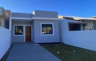 Imagem: A casa possui 2 Dormitórios, 3 Banheiros, 1 Vaga na garagem