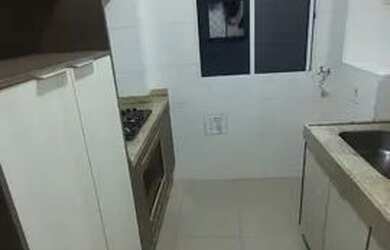 Imagem: O apartamento possui 2 Dormitórios, 1 Banheiro, 1 Vaga na garagem