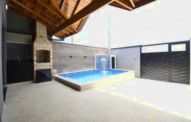 Imagem: A casa possui 2 Dormitórios, 1 Banheiro, 1 Vaga na garagem