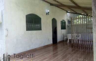 Imagem: A casa possui 2 Dormitórios, 1 Banheiro, 4 Vagas na garagem