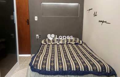 Imagem: A casa possui 2 Dormitórios, 1 Banheiro, 1 Vaga na garagem