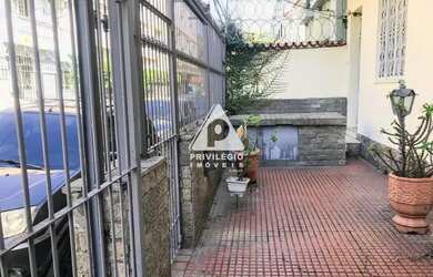 Imagem: O apartamento possui 1 Dormitório, 2 Banheiros, 1 Vaga na garagem