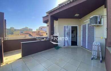 Imagem: A casa possui 4 Dormitórios, 3 Banheiros, 2 Vagas na garagem