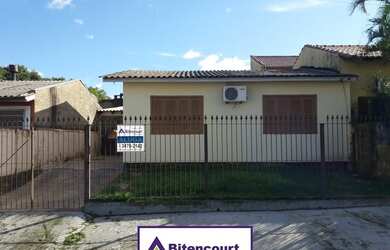 Imagem: A casa possui 3 Dormitórios, 2 Banheiros, 3 Vagas na garagem